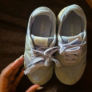 Unisex New Balance (Gently Used)